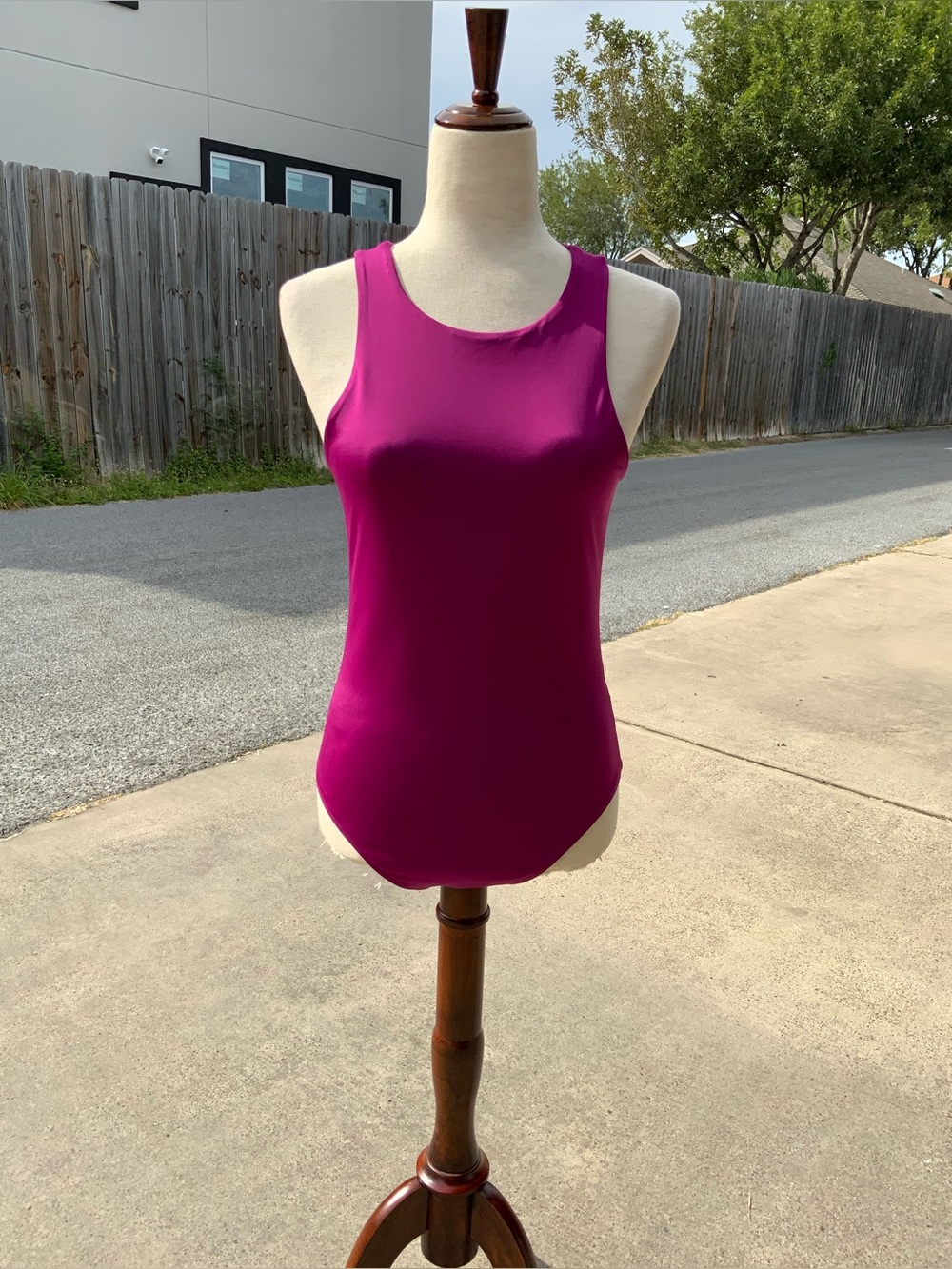 Express Body Contour Thong Bodysuit Women’s Medium Magenta Sleeveless